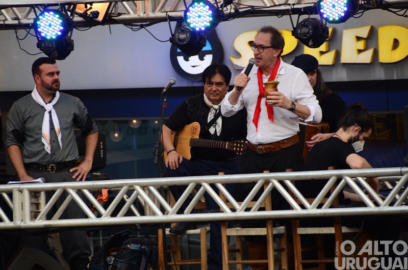 Renato Borghetti e Daniel Torres apresentam show farroupilha em FW