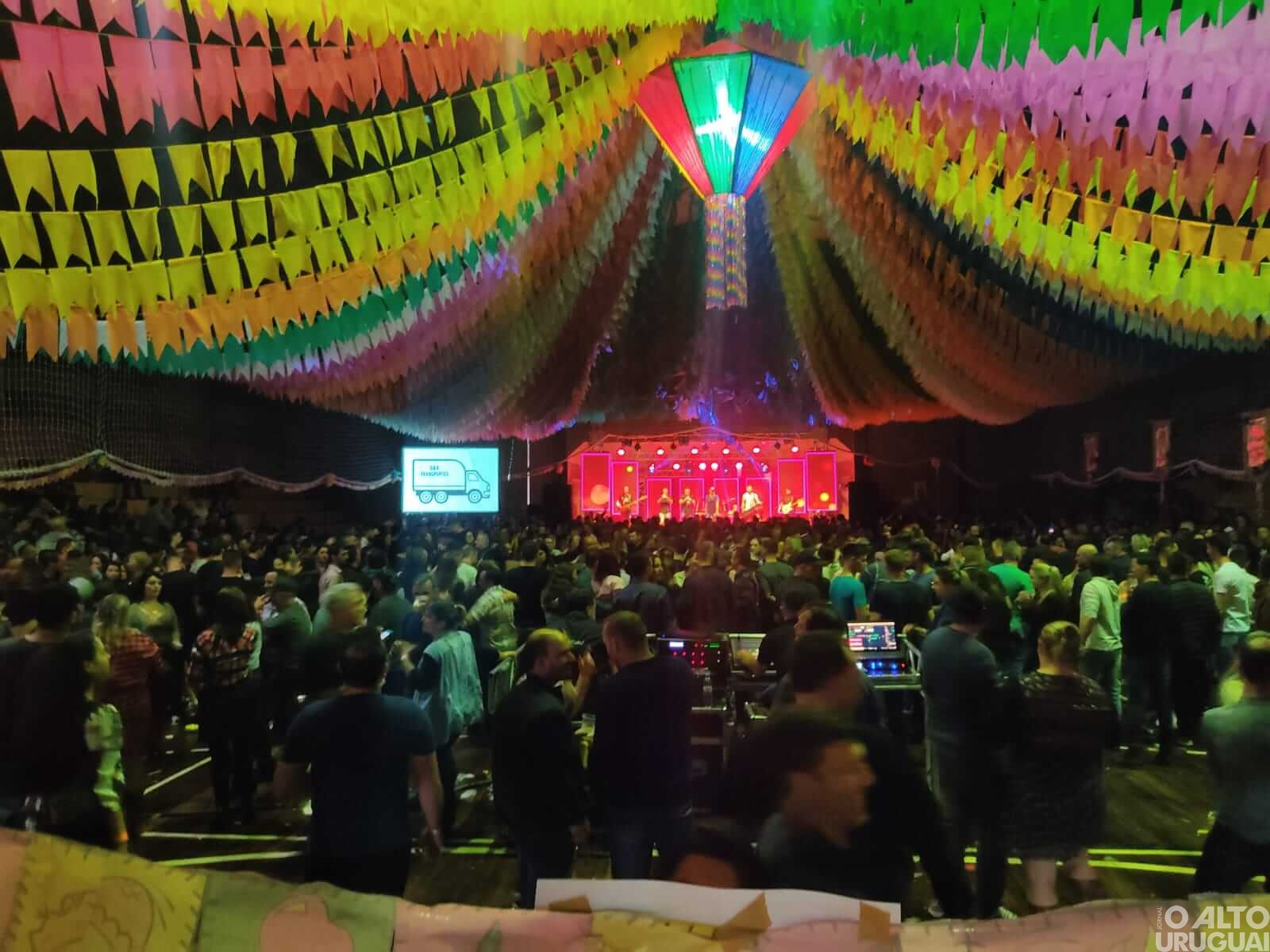 Bailão de São João reúne mais de duas mil pessoas em Caiçara