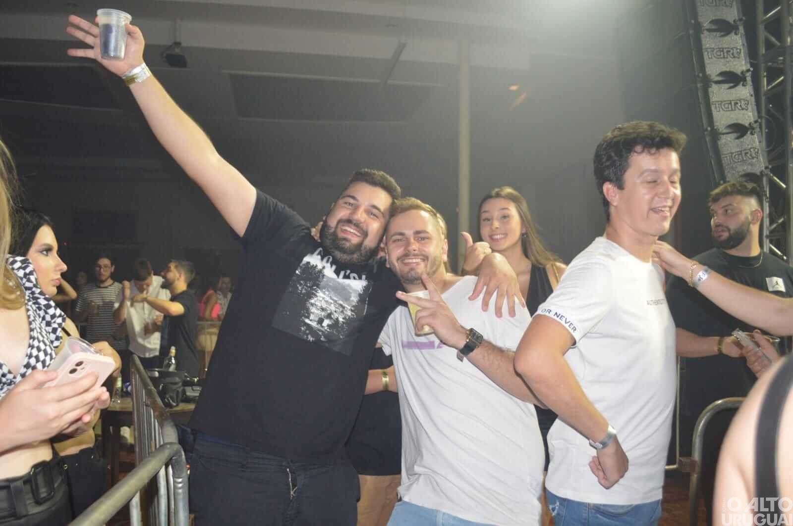 Show de MC Don Juan anima público em FW