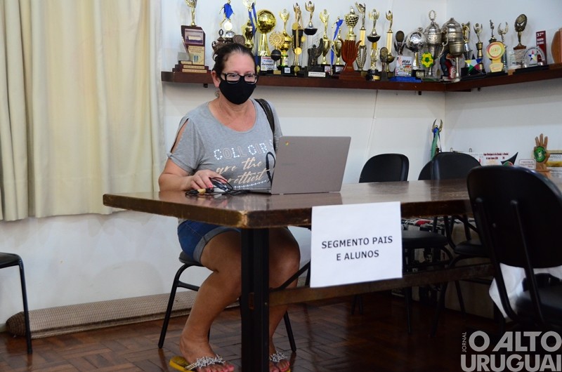 Escolas estaduais promovem eleições para diretores