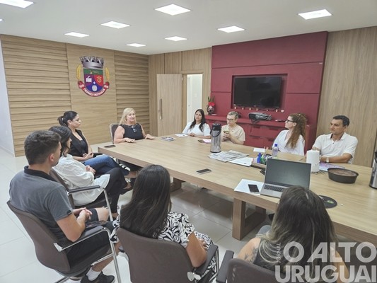 Presidente da Câmara de FW dialoga com servidores e apresenta equipe