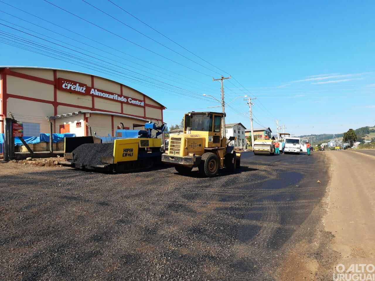 Pavimentações asfálticas avançam em Pinhal
