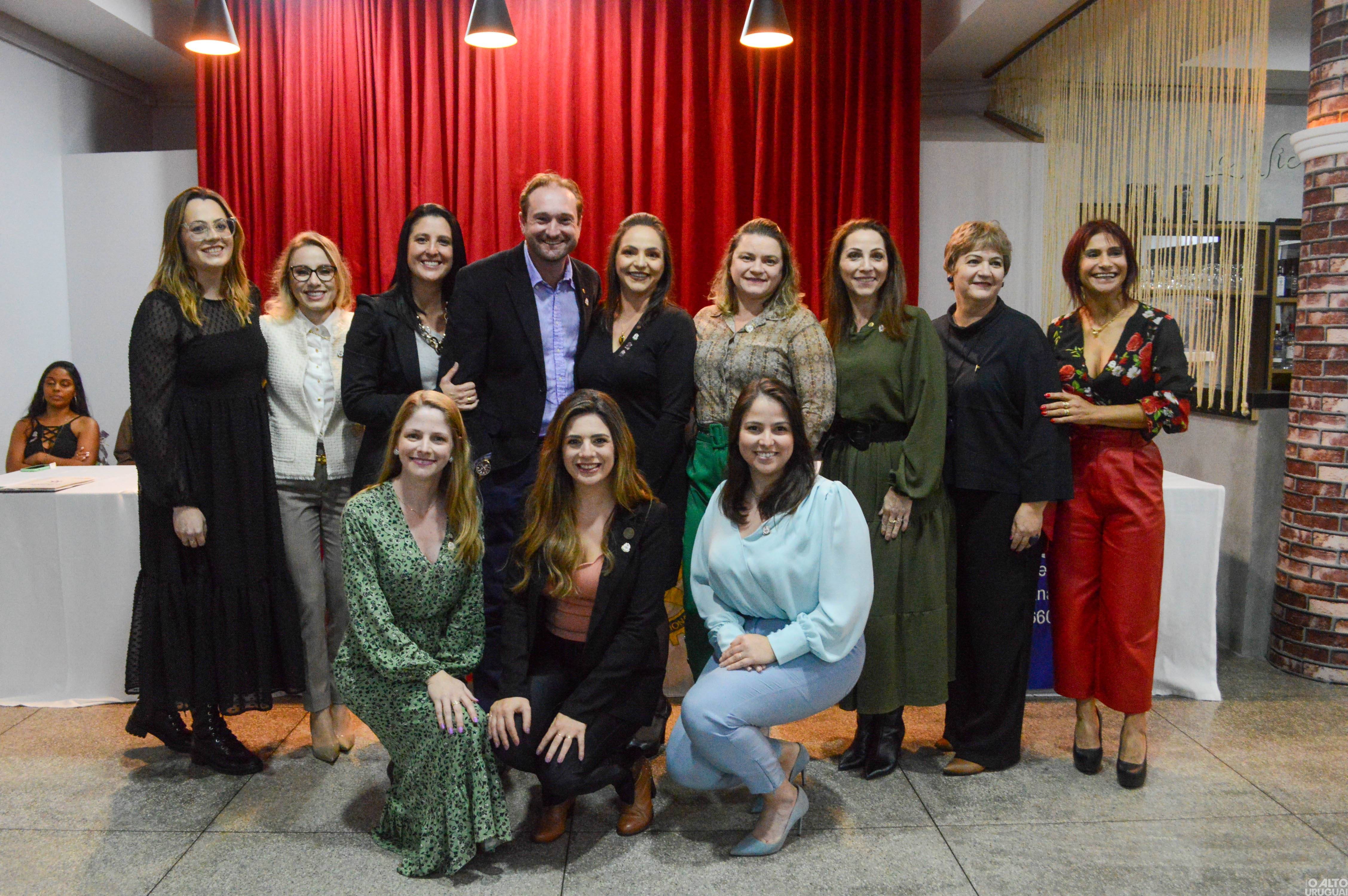 Novas diretorias dos Rotarys tomam posse em FW