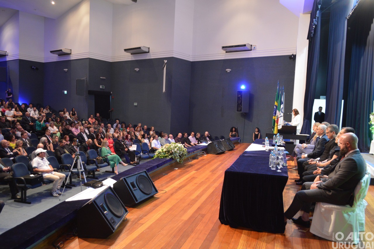 Nova diretoria da URI toma posse em FW