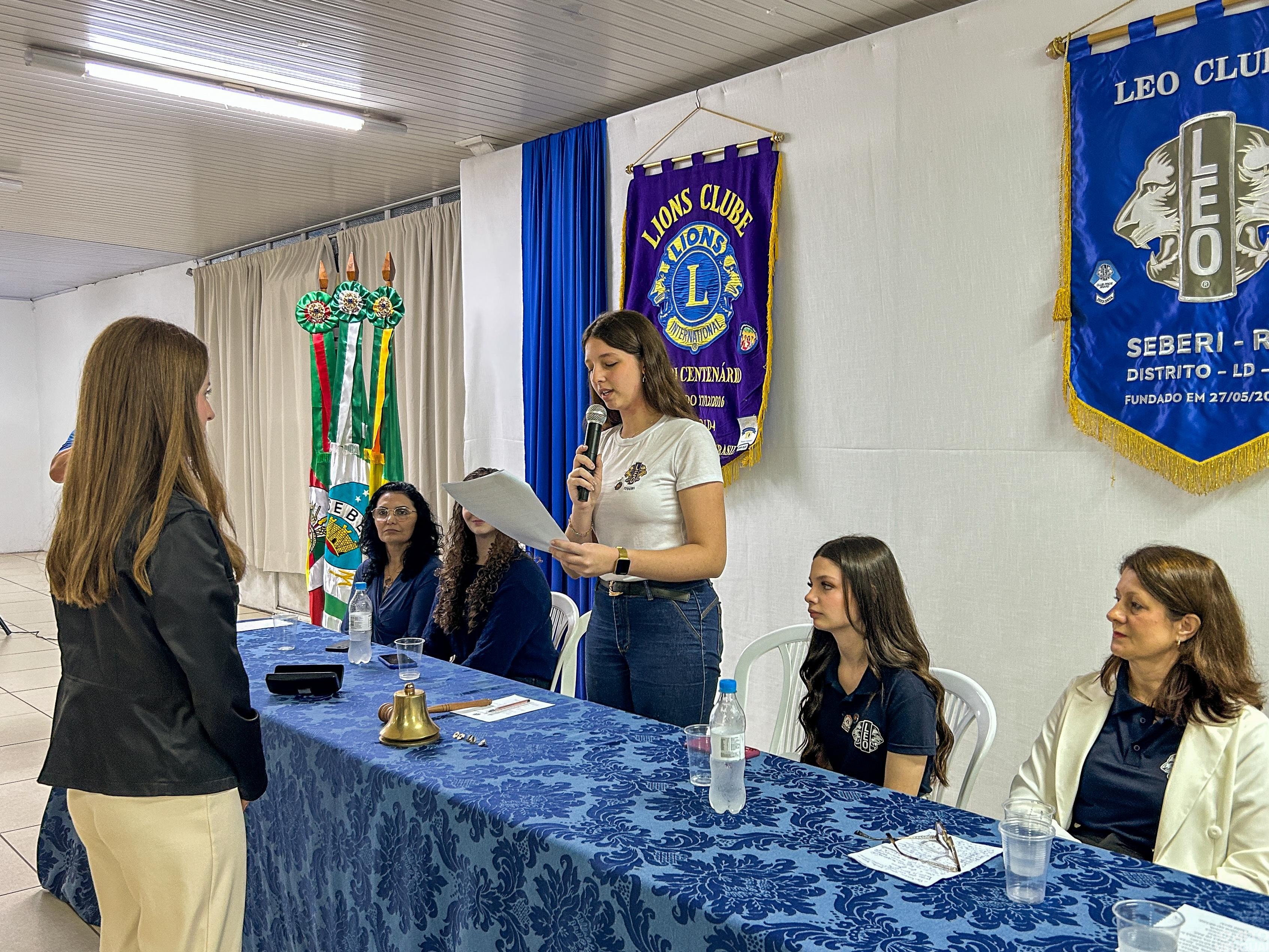 Mariana May Argenta assume a presidência do LEO Clube de Seberi