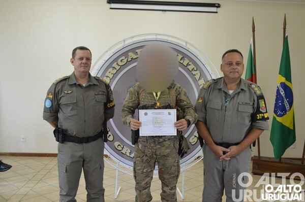 Autoridades são homenageadas pelo 37º BPM