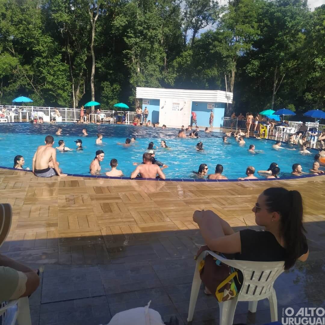 Piscinas externas do Complexo Balneário Oswaldo Cruz têm horário especial no fim de semana