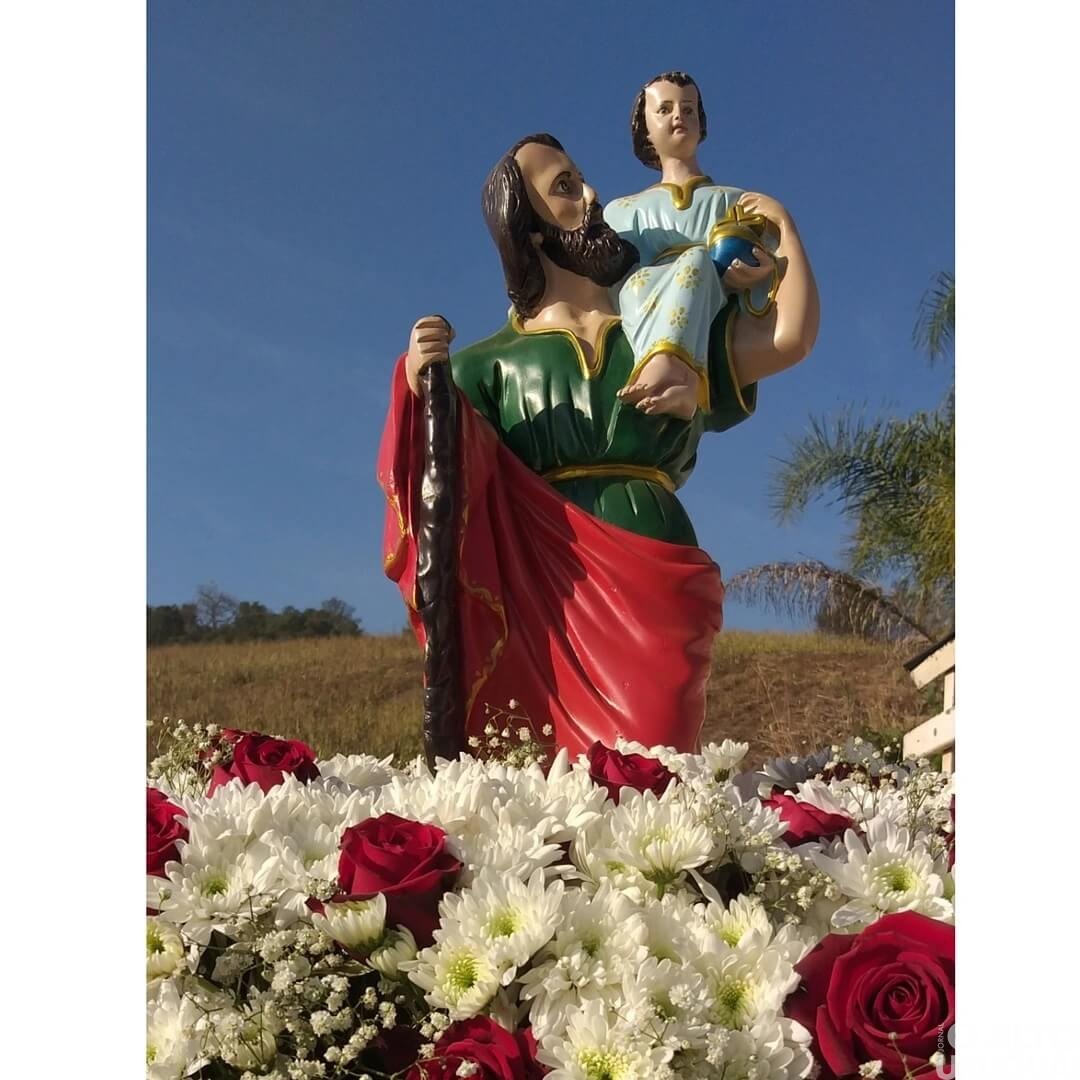 Paróquia de Rodeio Bonito homenageia agricultores e motoristas