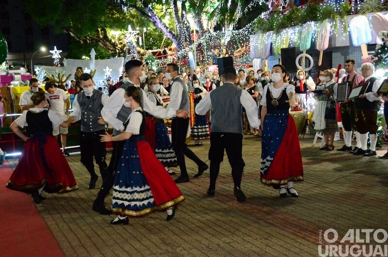 Apresentações do Centro Cultural 25 de Julho marcam noite do Frederico em Luz