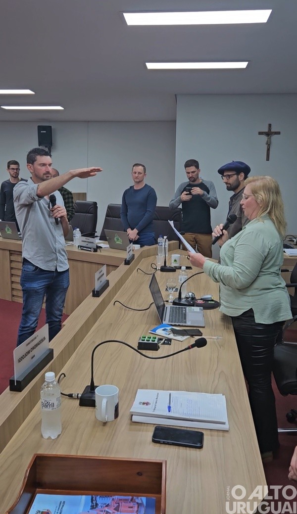 Suplentes do Progressistas e PDT assumem vagas no Legislativo de FW