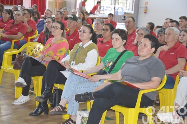 Evento realizado pela Creluz em Pinhal marca o Dia da Árvore