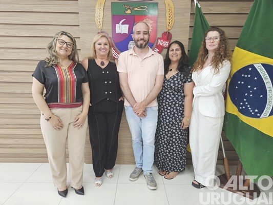 Presidente da Câmara de FW dialoga com servidores e apresenta equipe
