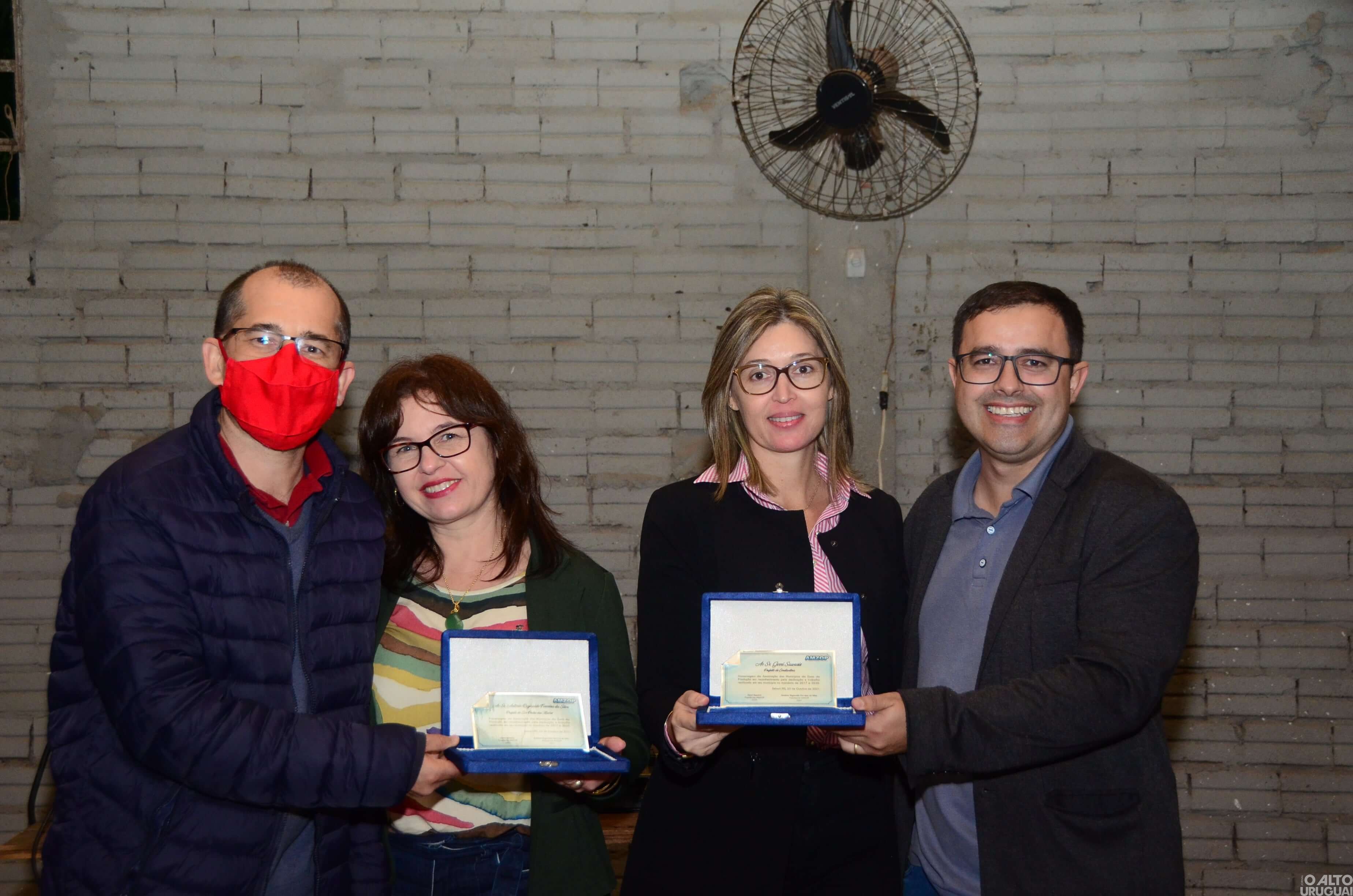 Gestores municipais recebem homenagem da Amzop