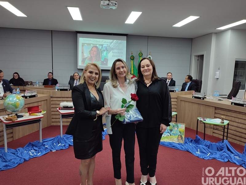 Poder Legislativo valoriza professores com a Condecoração Mérito Educacional Barril