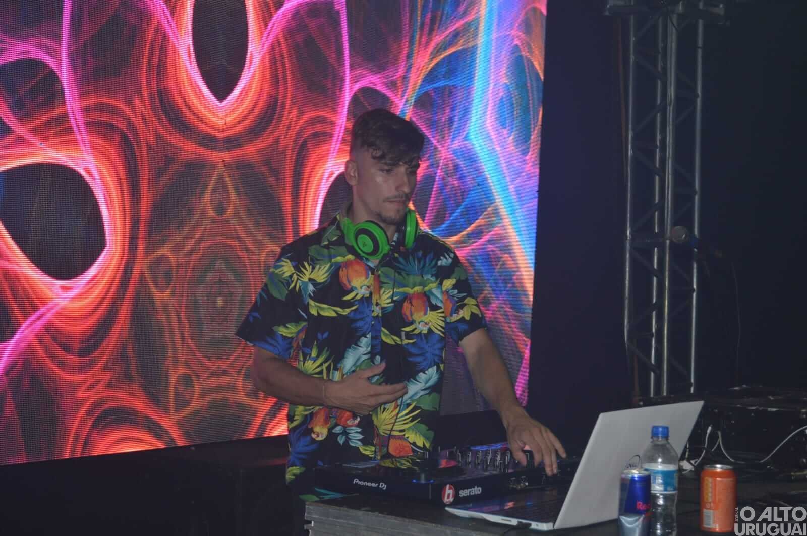 Show de MC Don Juan anima público em FW