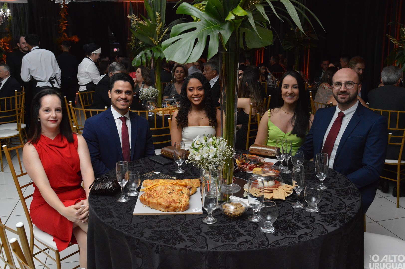 Baile Golden Night homenageia parceiros da Polícia Civil