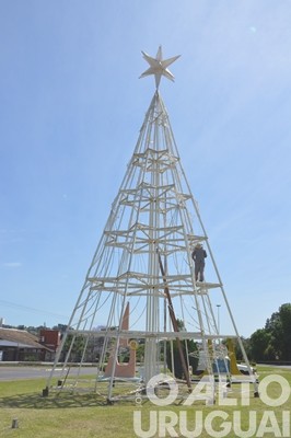 Inicia a instalação dos enfeites do Frederico em Luz
