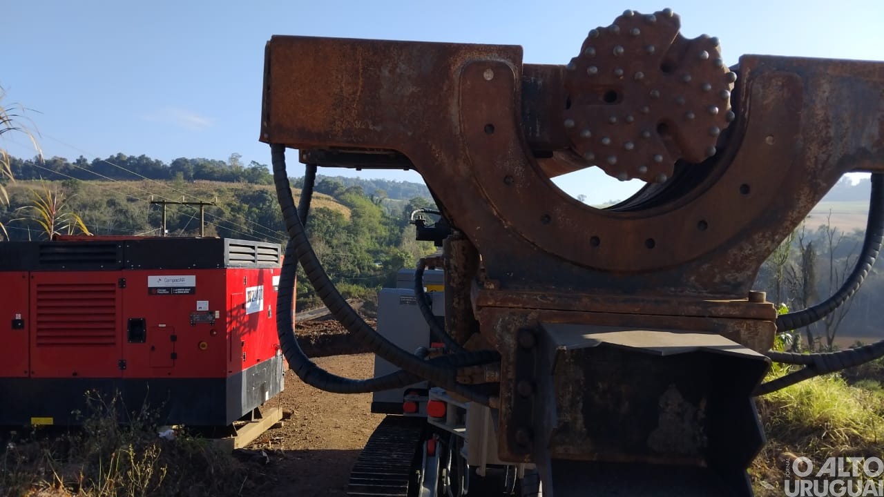 Nova etapa da construção da ponte sobre o rio da Várzea tem início em Rodeio Bonito