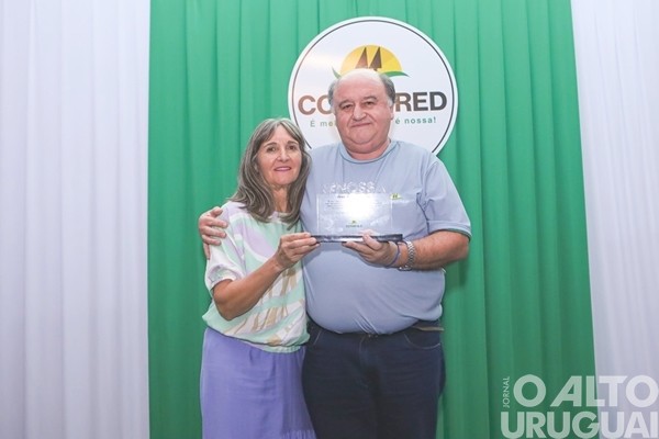 Colaboradores da Cotrifred recebem homenagem
