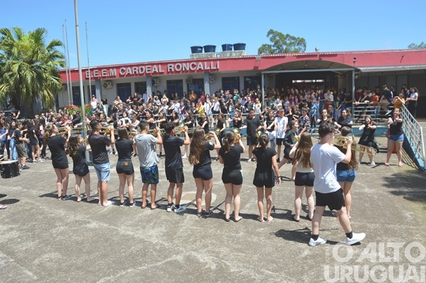 Bandas da Escola Cardeal Roncalli conquistam cinco títulos de campeãs e três de vice-campeãs em SC