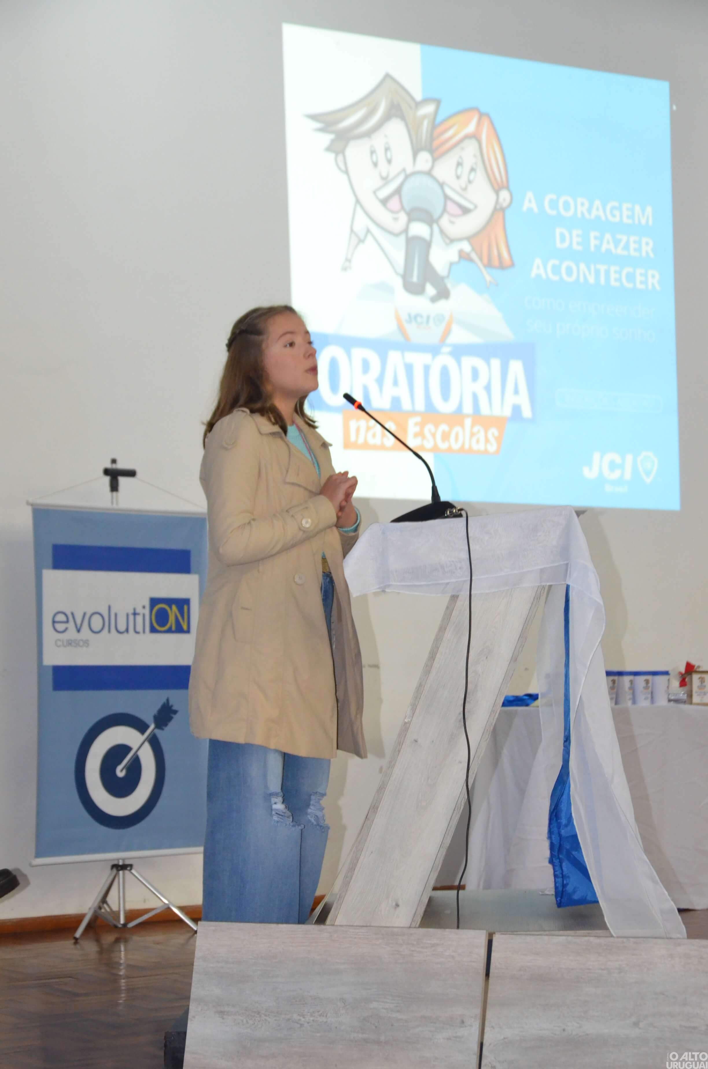 Três estudantes são premiadas na final municipal do Oratória nas Escolas em Rodeio Bonito