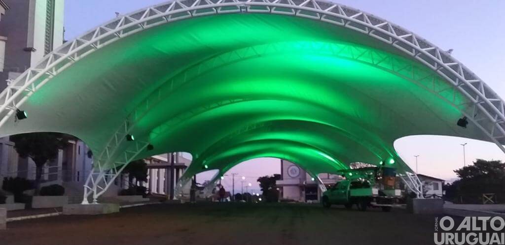 Taquaruçu do Sul: Centro de Eventos e igreja matriz recebem iluminação especial