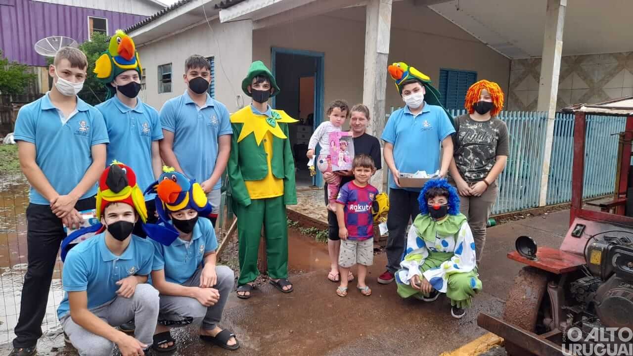 Vereadores mirins promovem ação solidária em Pinhal