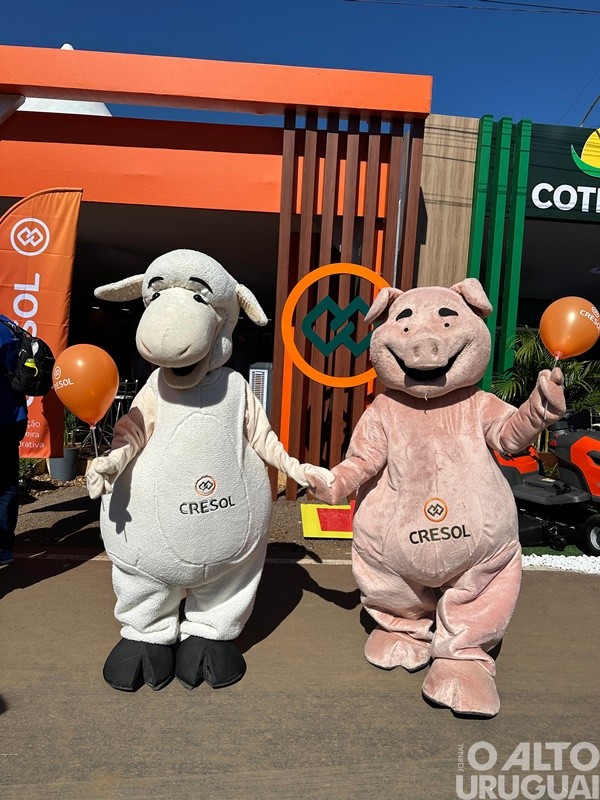 Cresol Raiz está presente na feira com atrações interativas, negócios e presença marcante no agro