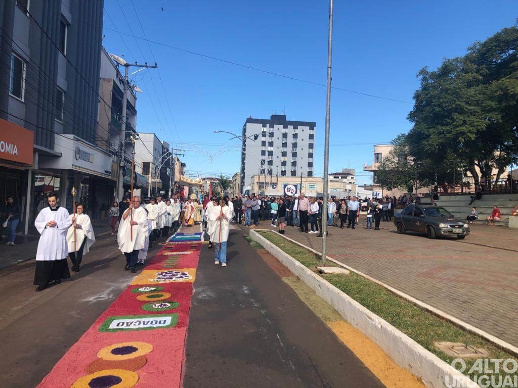 Fiéis celebram Corpus Christi em FW