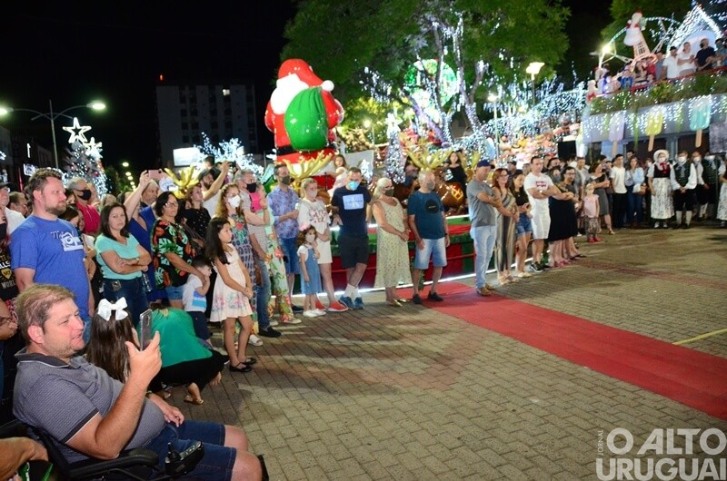 Apresentações do Centro Cultural 25 de Julho marcam noite do Frederico em Luz