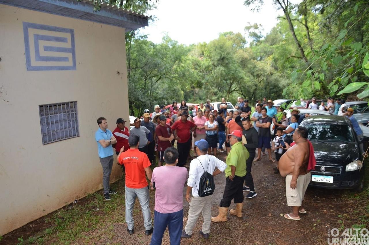 Caminhões-pipa abastecem Alpestre e Planalto até que indígenas desocupem área da companhia