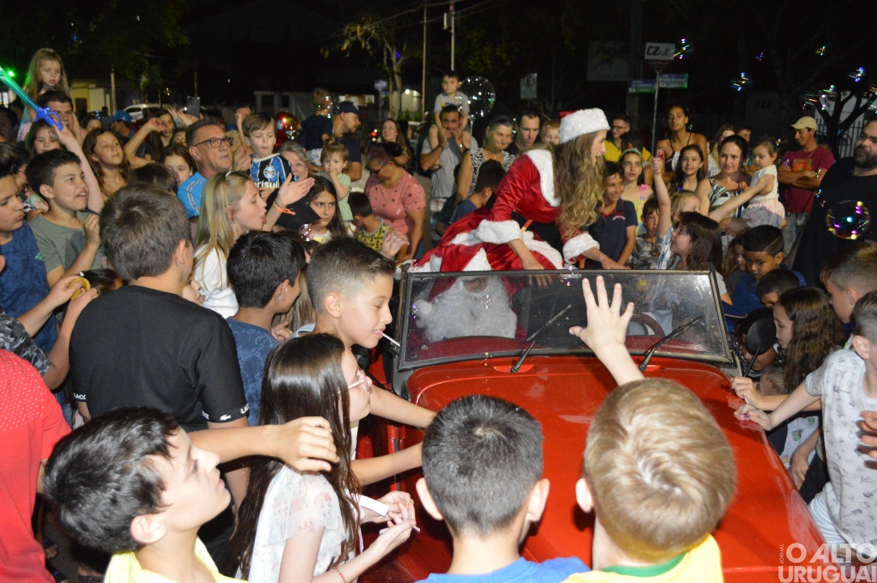 Acendimento de luzes marca a abertura do Natal em Rodeio Bonito