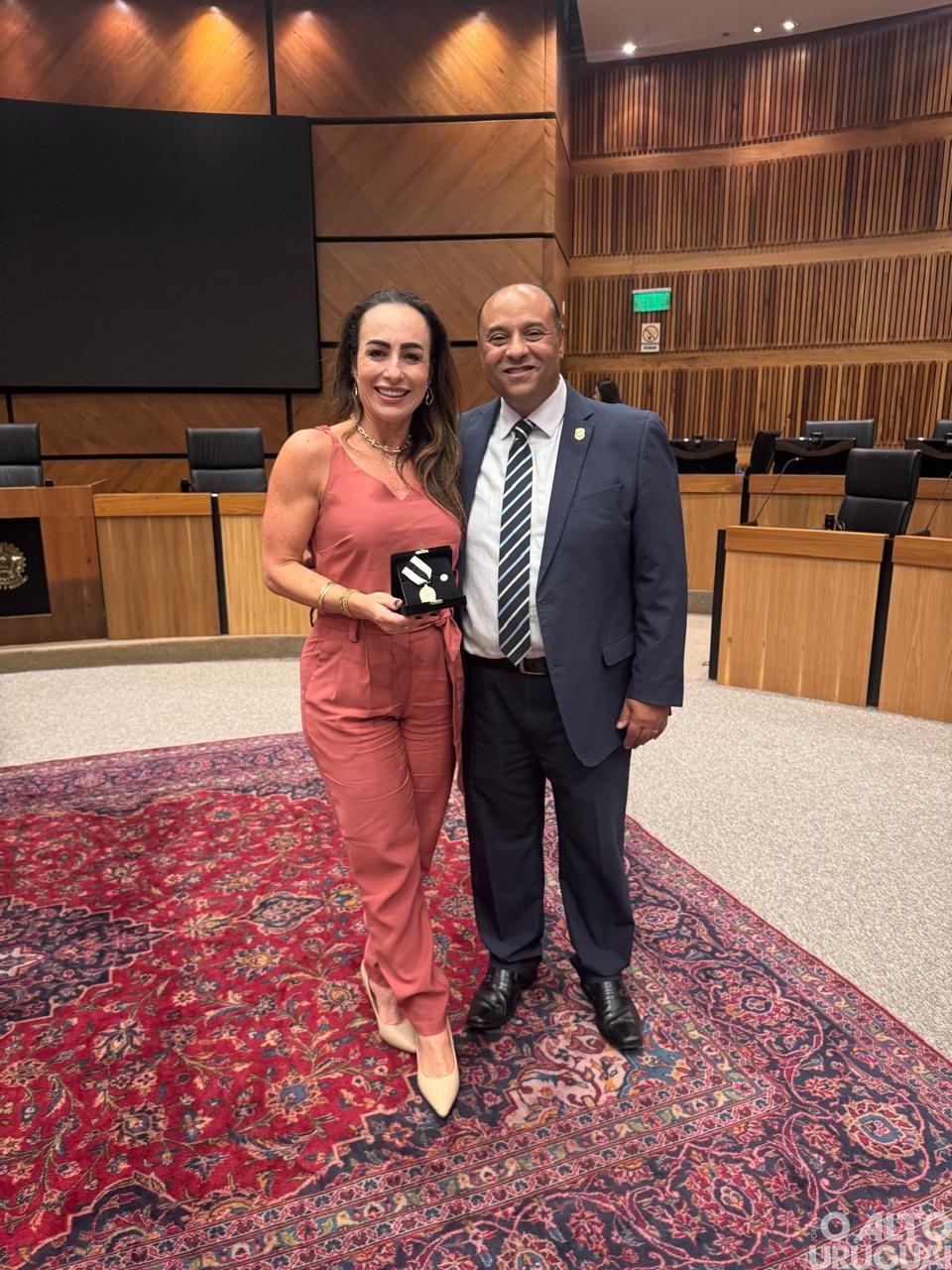 Delegada regional Aline Palma recebe medalha Plínio Brasil Milano