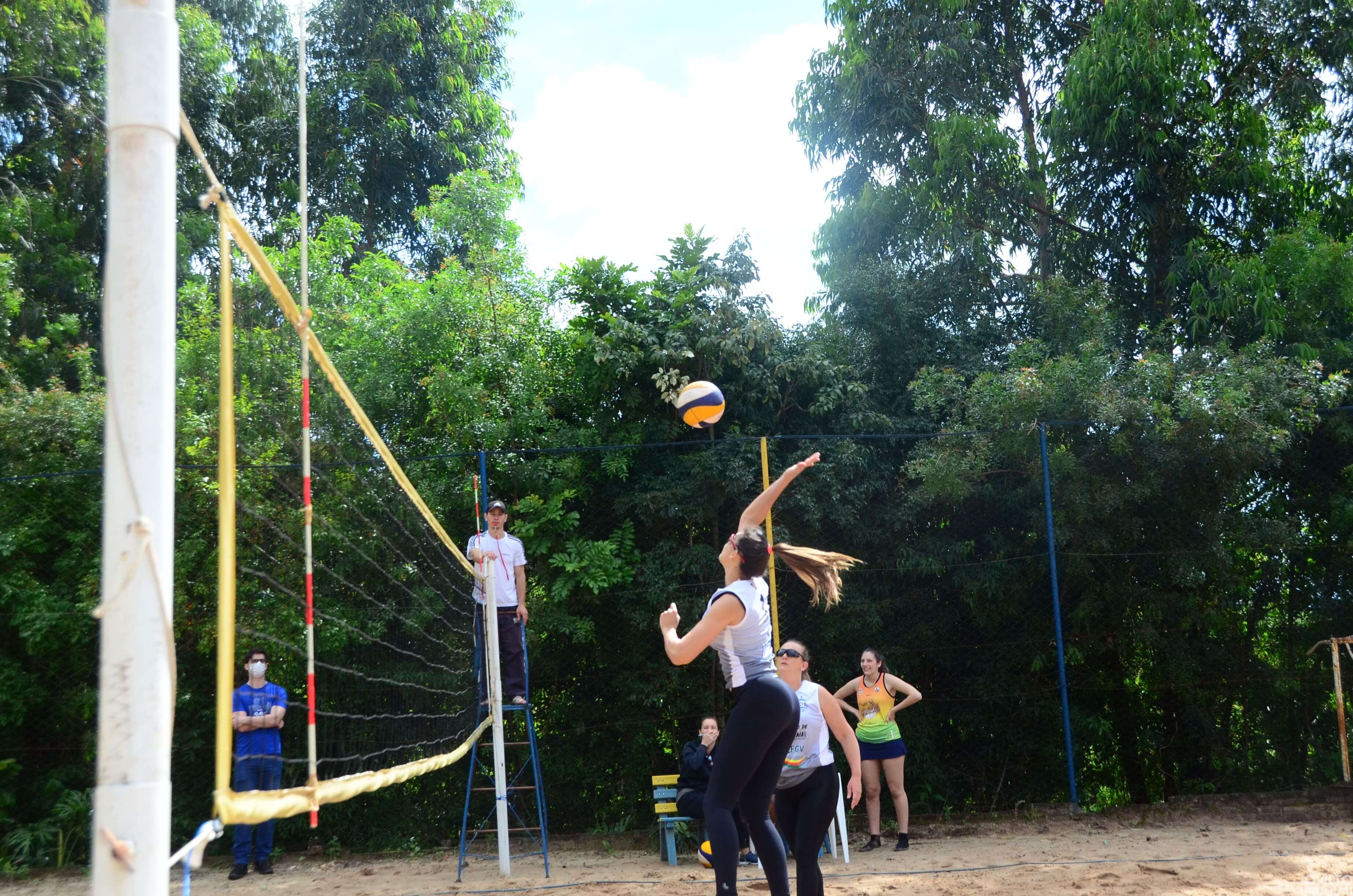 Torneio de vôlei de areia reúne duplas de diversos municípios em FW