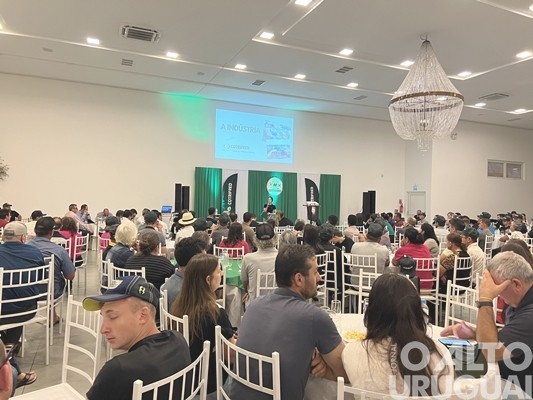 Cotrifred reúne mais de 300 produtores em FW para debater sobre bovinocultura de leite