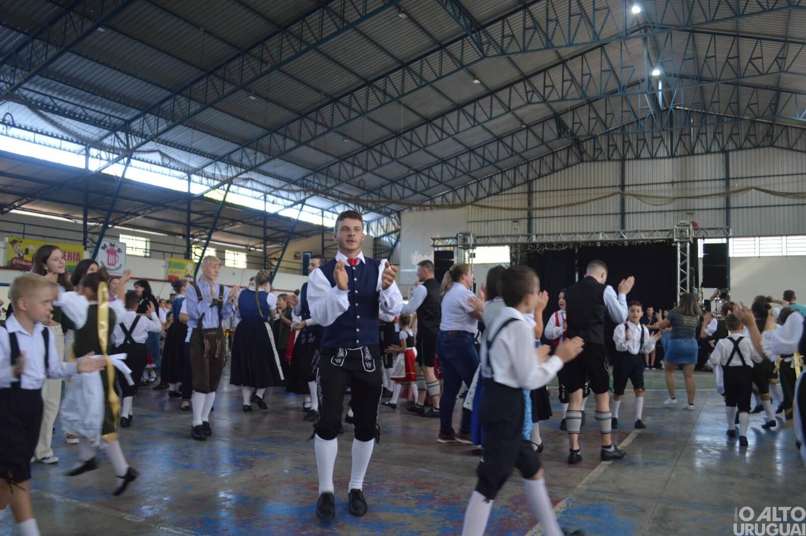 Comunidade conhece corte da Oktoberfest de Alpestre