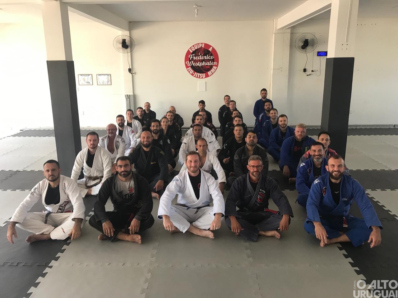 Escola de Jiu-jitsu inaugura em novo endereço em FW