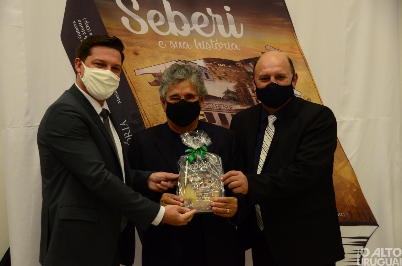 Lançamento de livro marca abertura das festividades dos 62 anos de Seberi