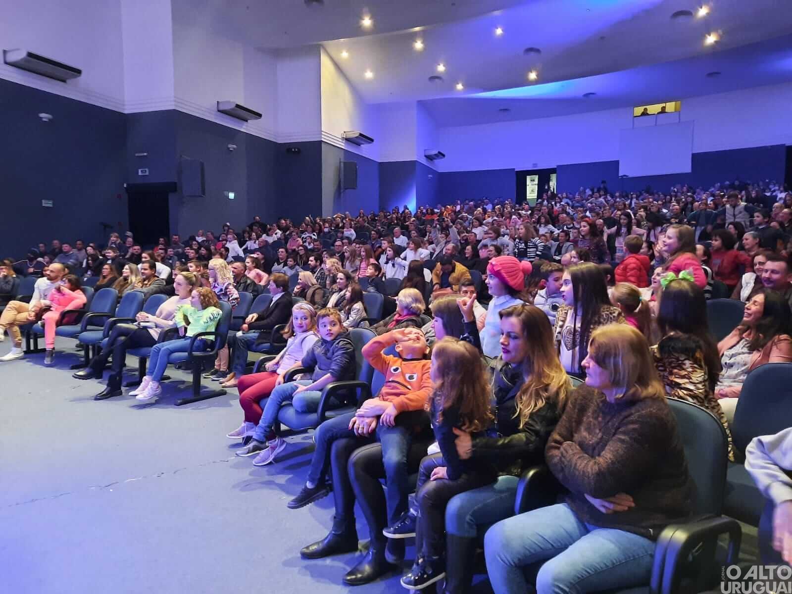 Escola Afonso Pena promove peça teatral comemorativa aos seus 60 anos