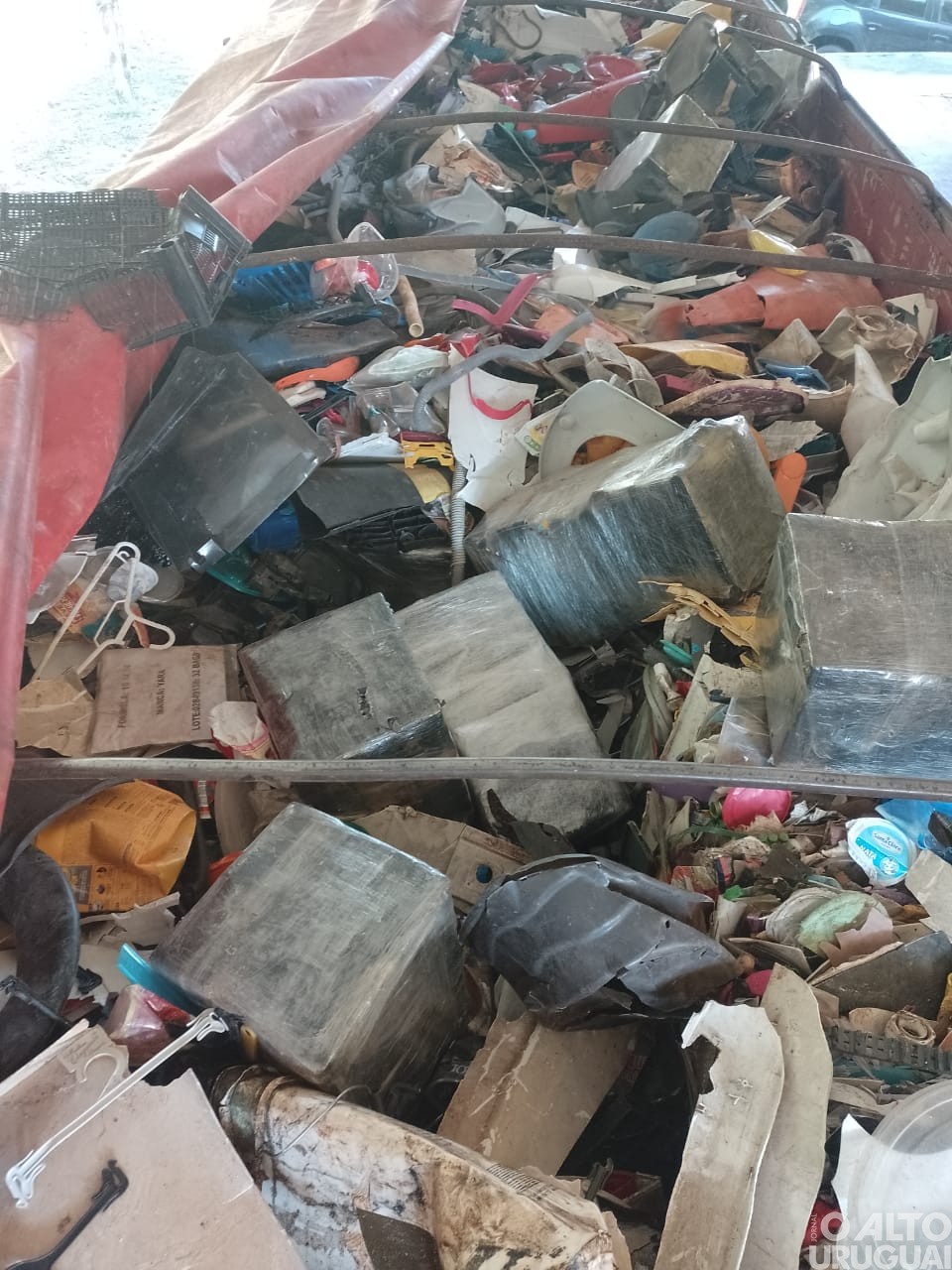 Analistas tributários da Receita Estadual e Batalhão Fazendário de Iraí apreendem seis toneladas de maconha