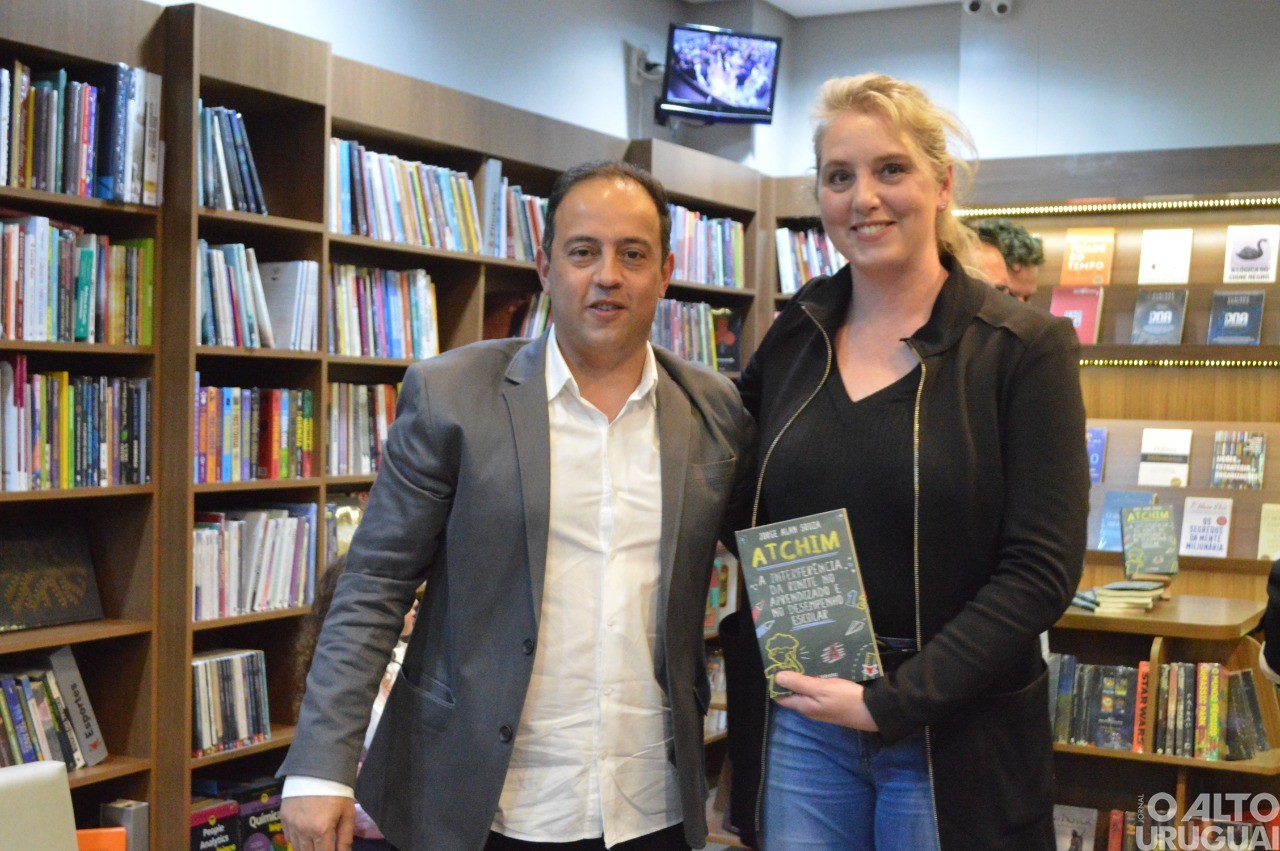 Médico Jorge Alan Souza recebe convidados para lançamento de seu livro