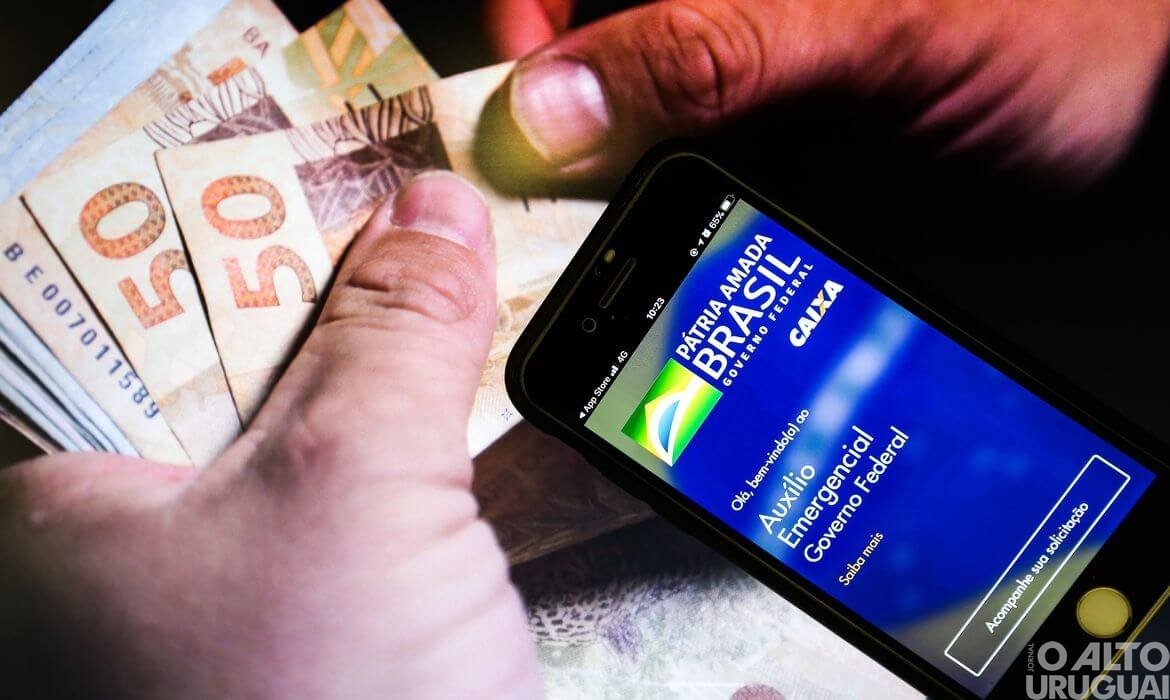 Trabalhadores nascidos em outubro podem sacar auxílio emergencial