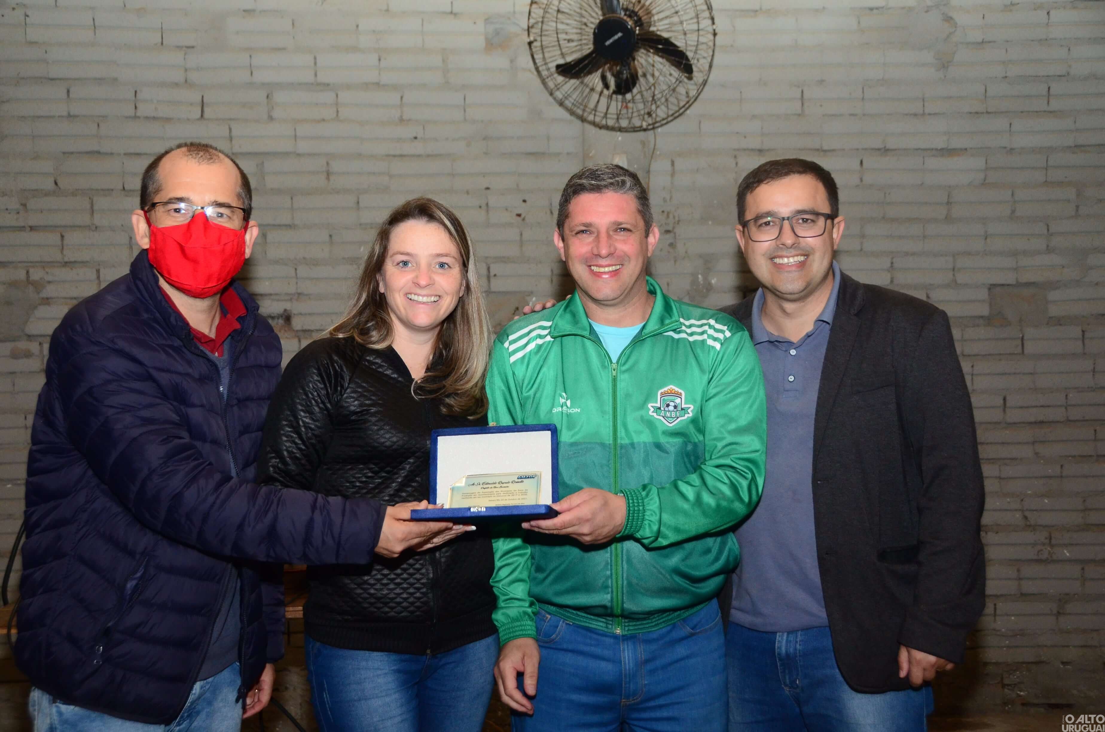 Gestores municipais recebem homenagem da Amzop