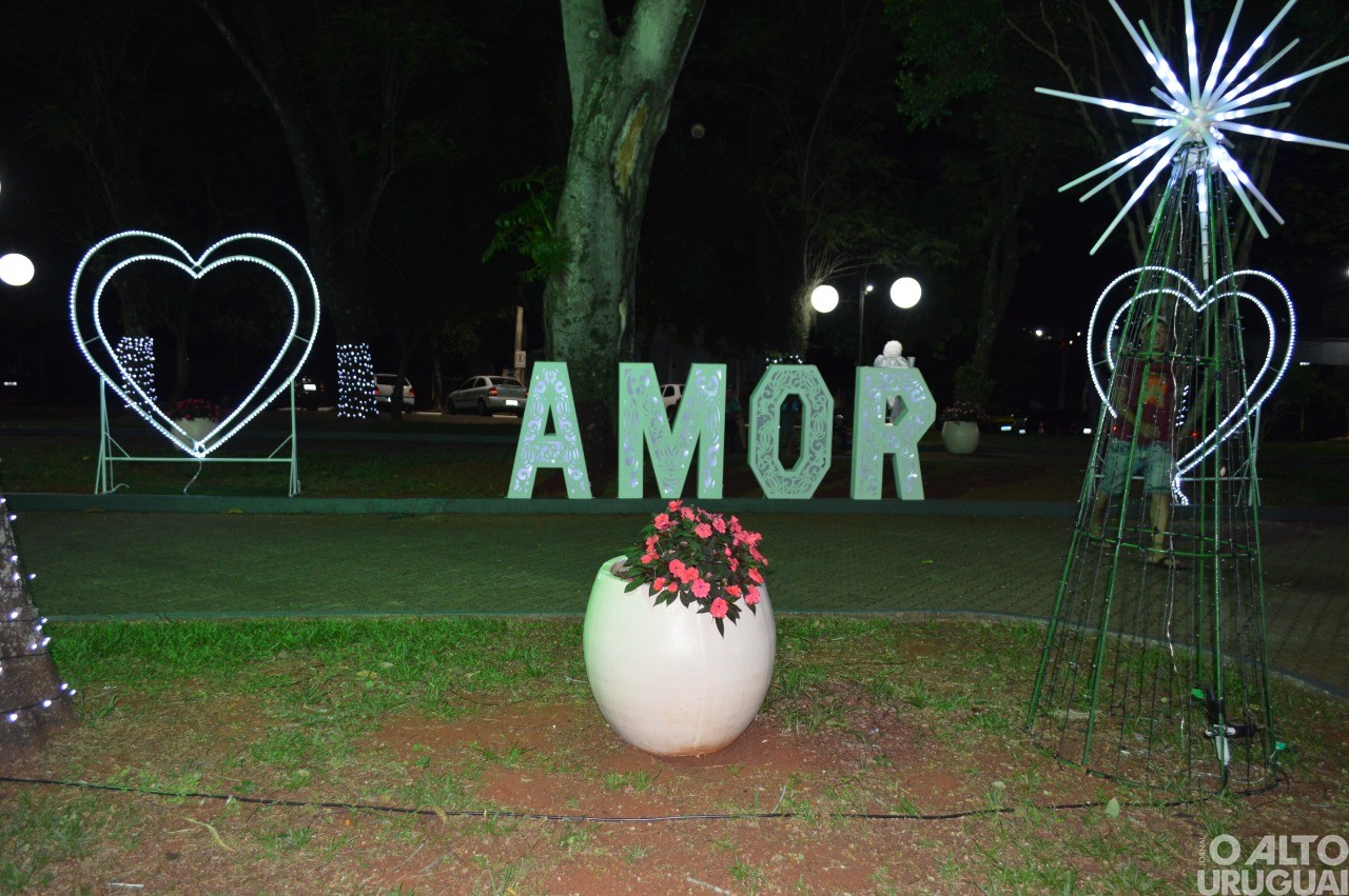 Acendimento de luzes marca a abertura do Natal em Rodeio Bonito
