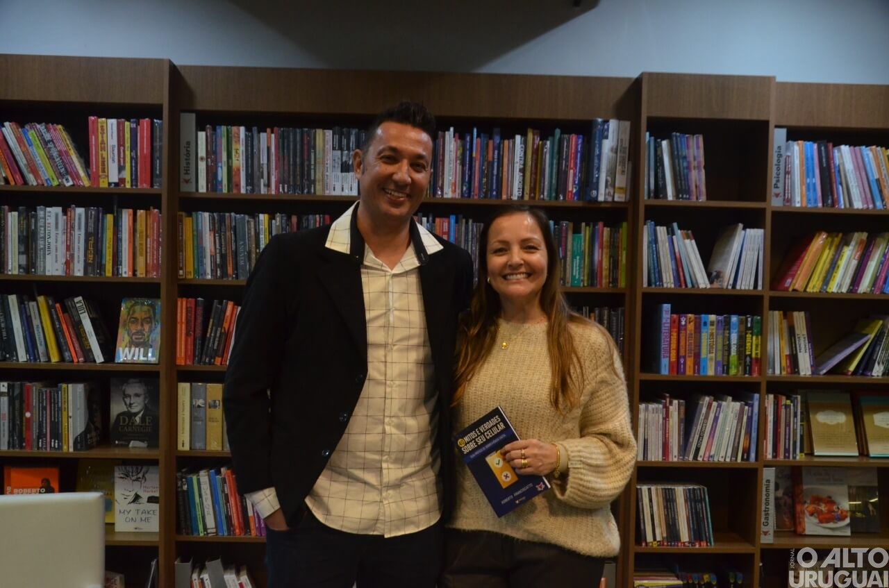 Professor Roberto Franciscatto lança livro pela Vitrola Editora