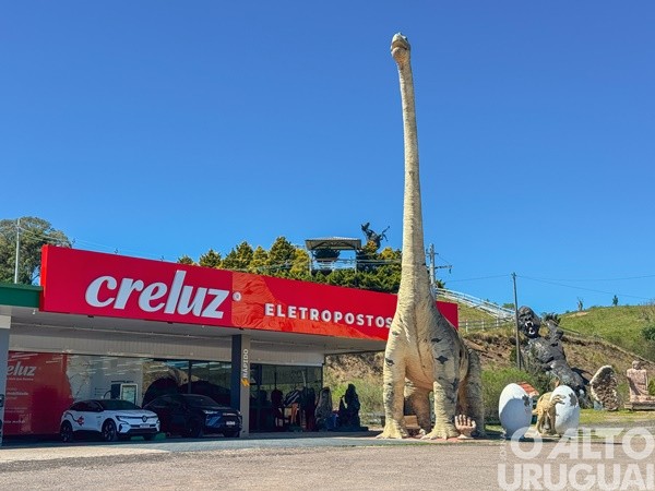 Creluz inaugura eletroposto no Parque das Tuias