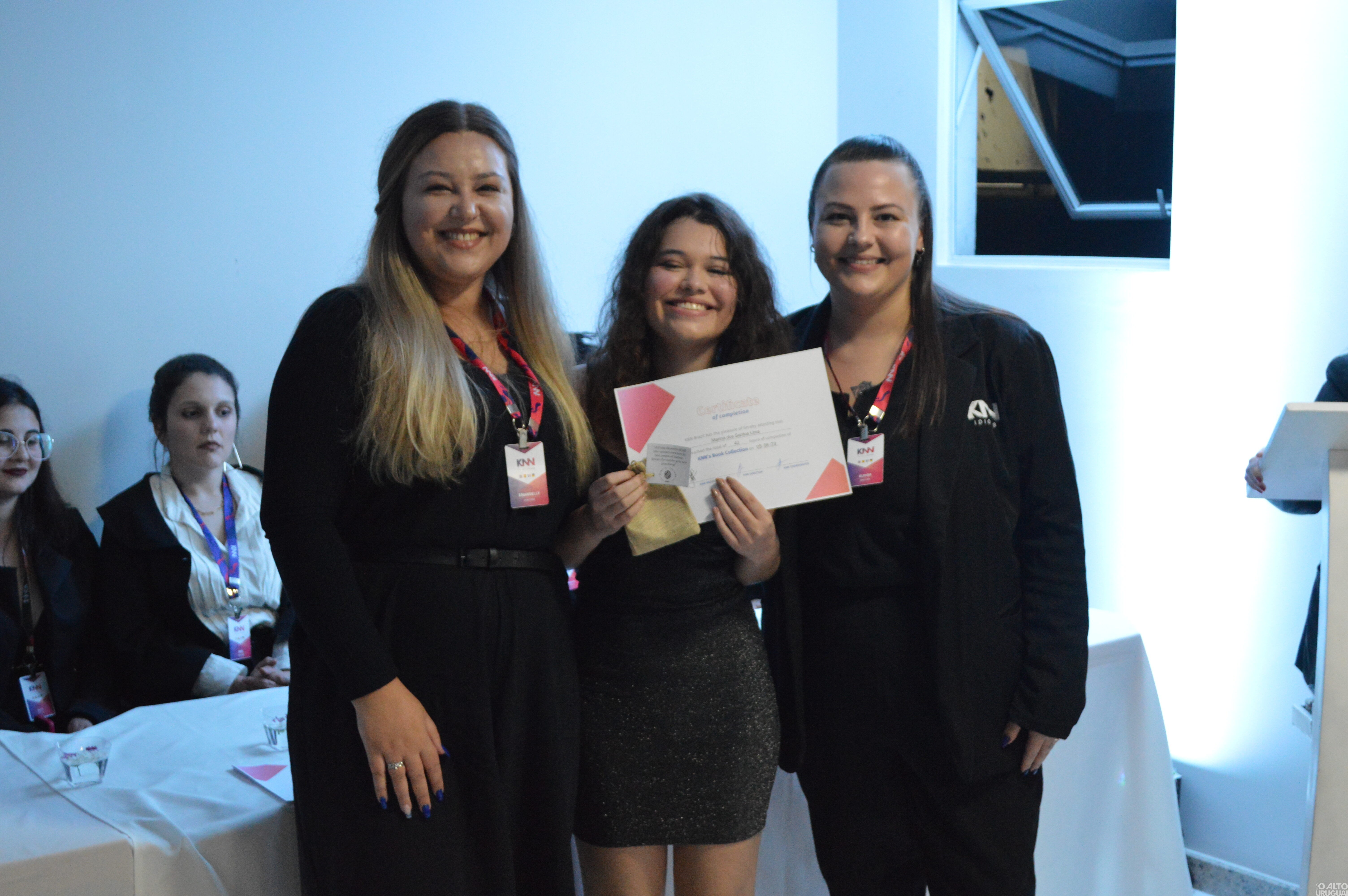 Com cerca de 400 alunos a KNN forma suas primeiras turmas de inglês em FW