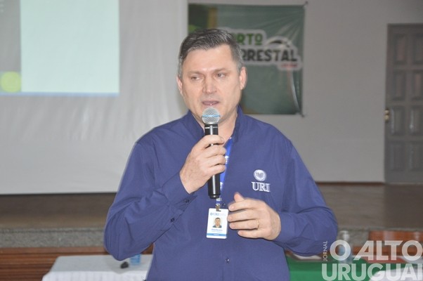 Evento realizado pela Creluz em Pinhal marca o Dia da Árvore