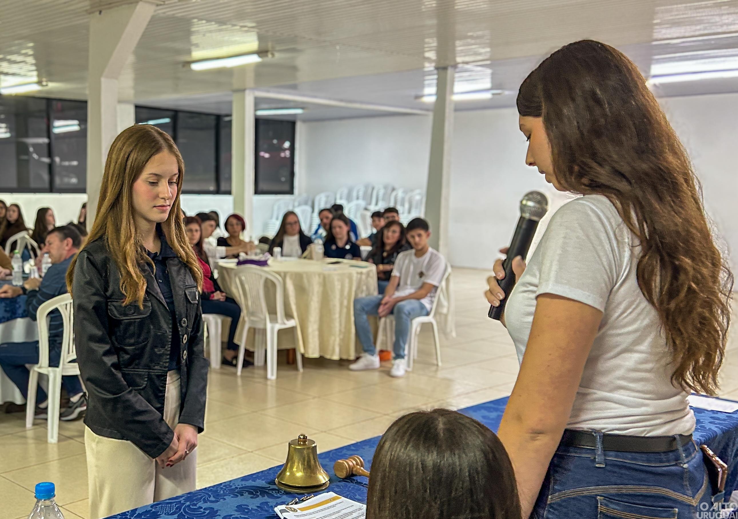 Mariana May Argenta assume a presidência do LEO Clube de Seberi