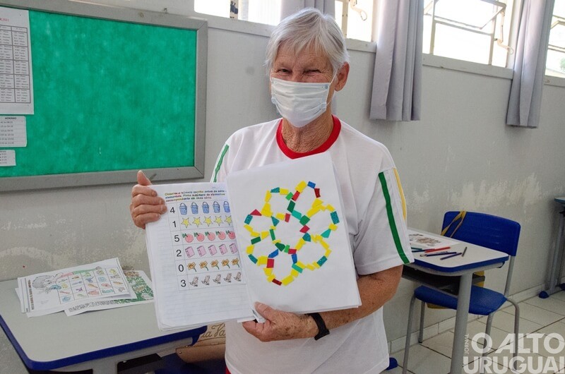 Pinhal: aluna de 86 anos dá exemplo de superação